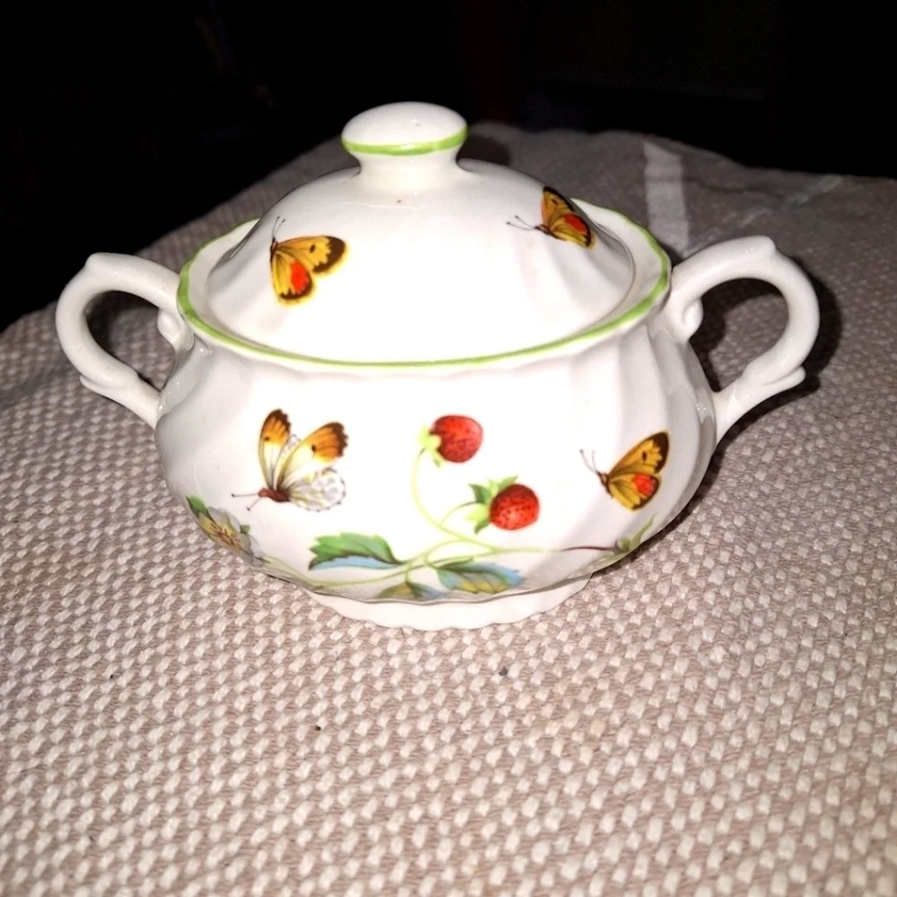 A James Kent Old Foley Staffordshire sugar bowl with a lid. Vintage